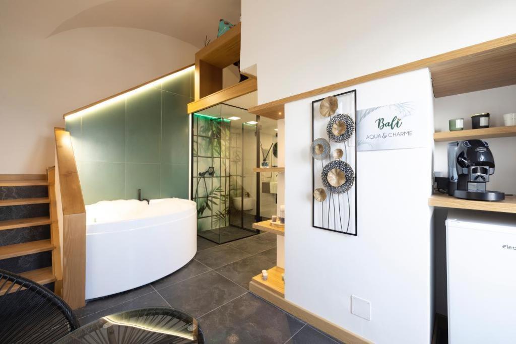 Bali Aqua&Charme Bed and Breakfast Gaeta Buitenkant foto